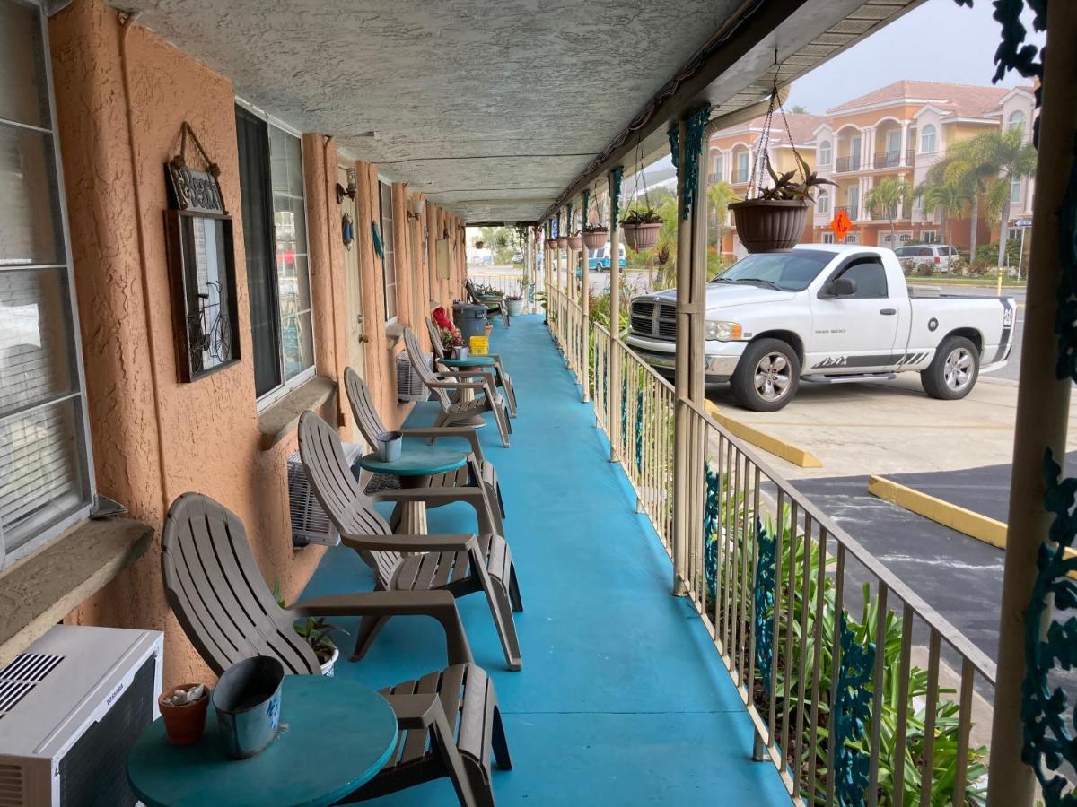 Michaels Siesta Motel St. Petersburg Exterior photo