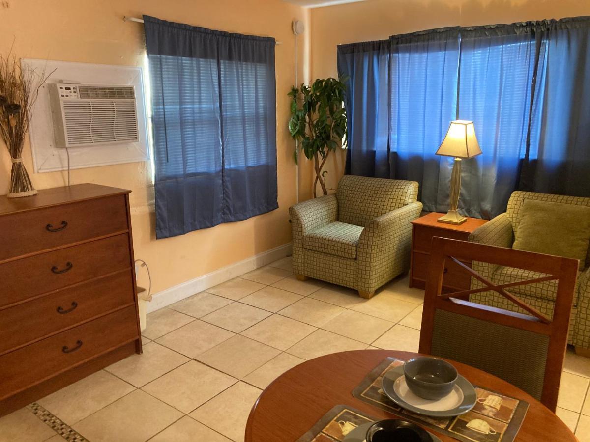 Michaels Siesta Motel St. Petersburg Exterior photo